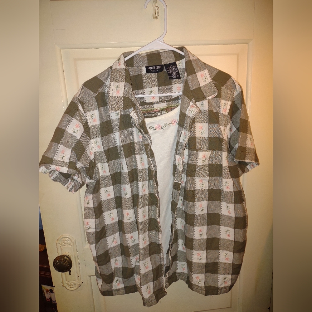 Ladies club 2x button down plaid with flowers with white shirt connected